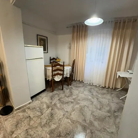 公寓 Ida Myslym Shyri 地拉那