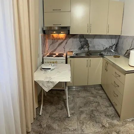 Ida Myslym Shyri Apartment