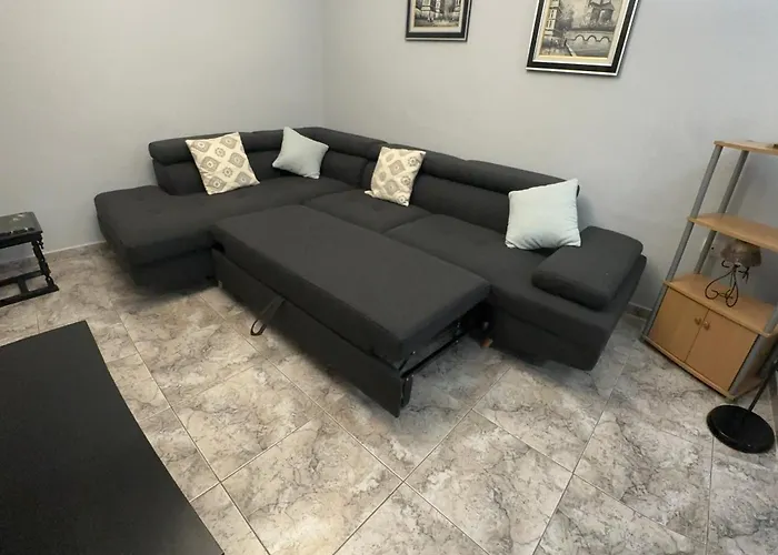 Ida Myslym Shyri 地拉那